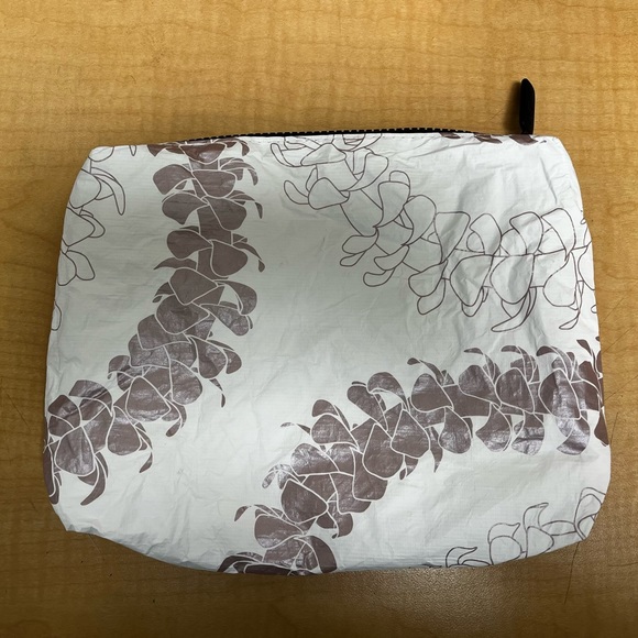 ALOHA Collection Handbags - Rose Gold Puakenikeni 🤎Small Pouch🤎